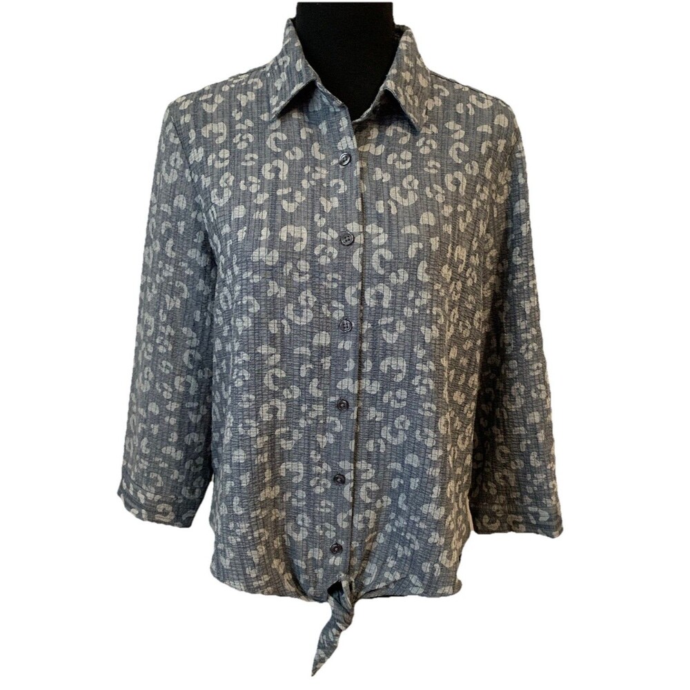 Chicos Size 1 Womens Medium Top Gray Animal Print Tie Front 3/4 Sleeve Button Up